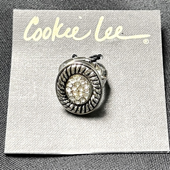 ☀️ Genuine Crystal Center Oval Ring by Cookie Lee - Picture 6 of 10